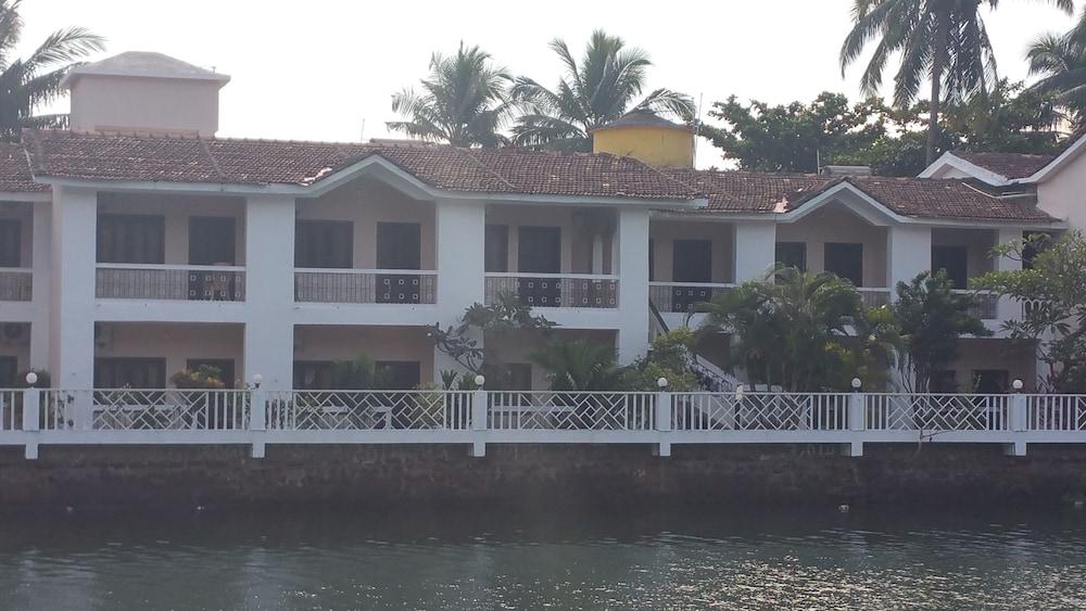 Hotel Riverside Baga Exterior foto